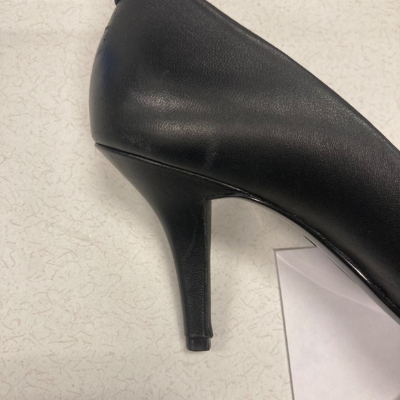Michael Kors Alina Flex Leather Pump - Picture 8 of 9